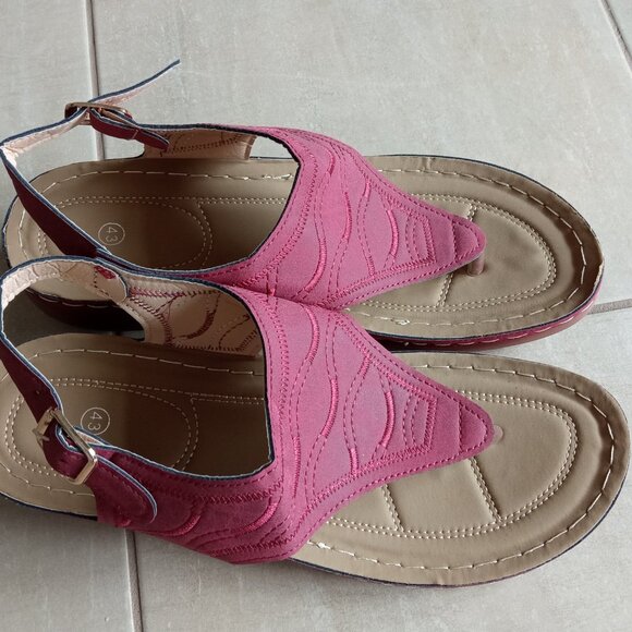 Women's Wedge Sandals - Picture 2 of 5